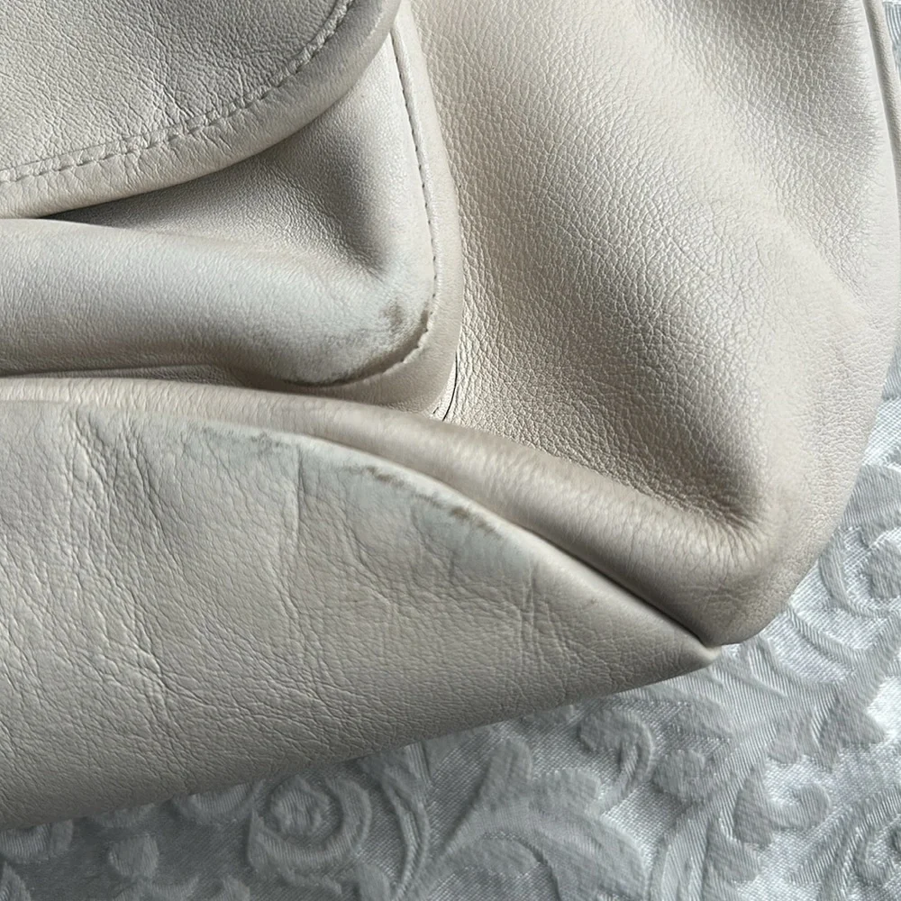Nice Coach leather bag in cream. Good size with plenty  room - Picture 5 of 14